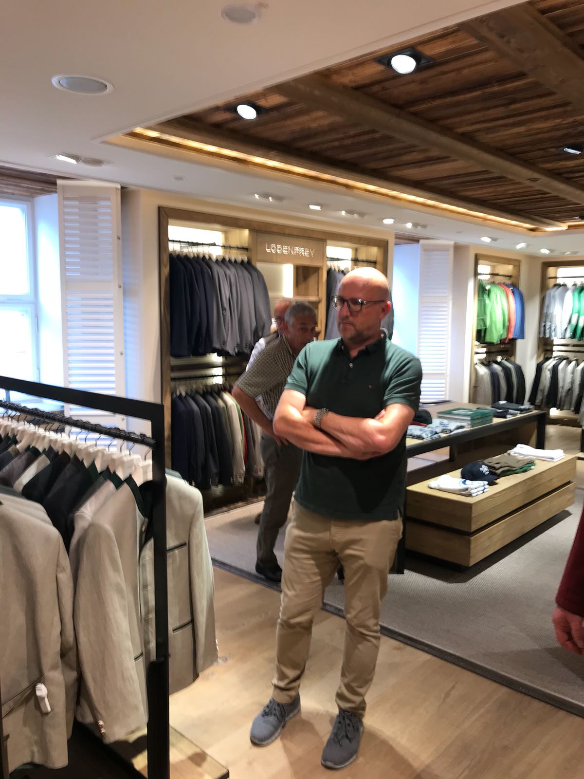 http://www.jagdhorn.org/media/Ausflug Muenchen 9. Juni 2018/H Beim Shoppen.jpg